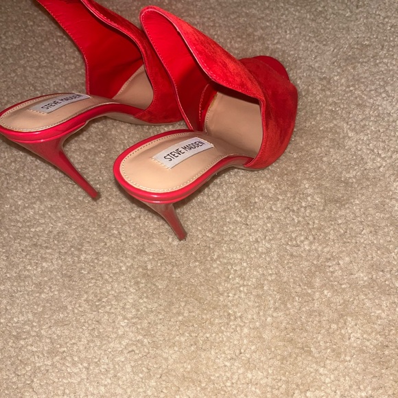 Steve Madden Red Mules - Picture 3 of 3